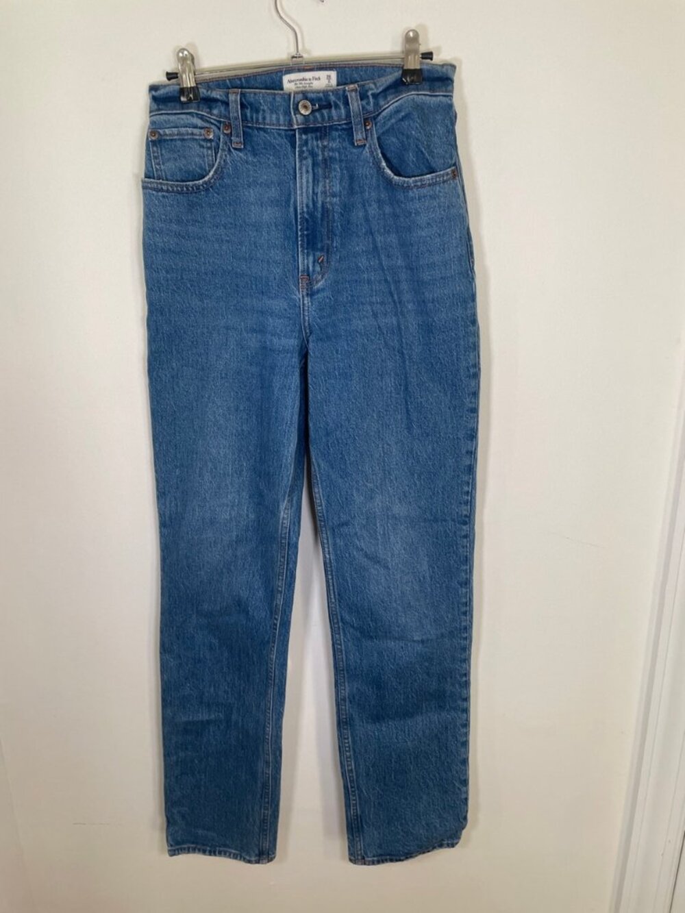 Abercrombie & Fitch The 90’s Straight Ultra High Rise Jeans in Medium Blue